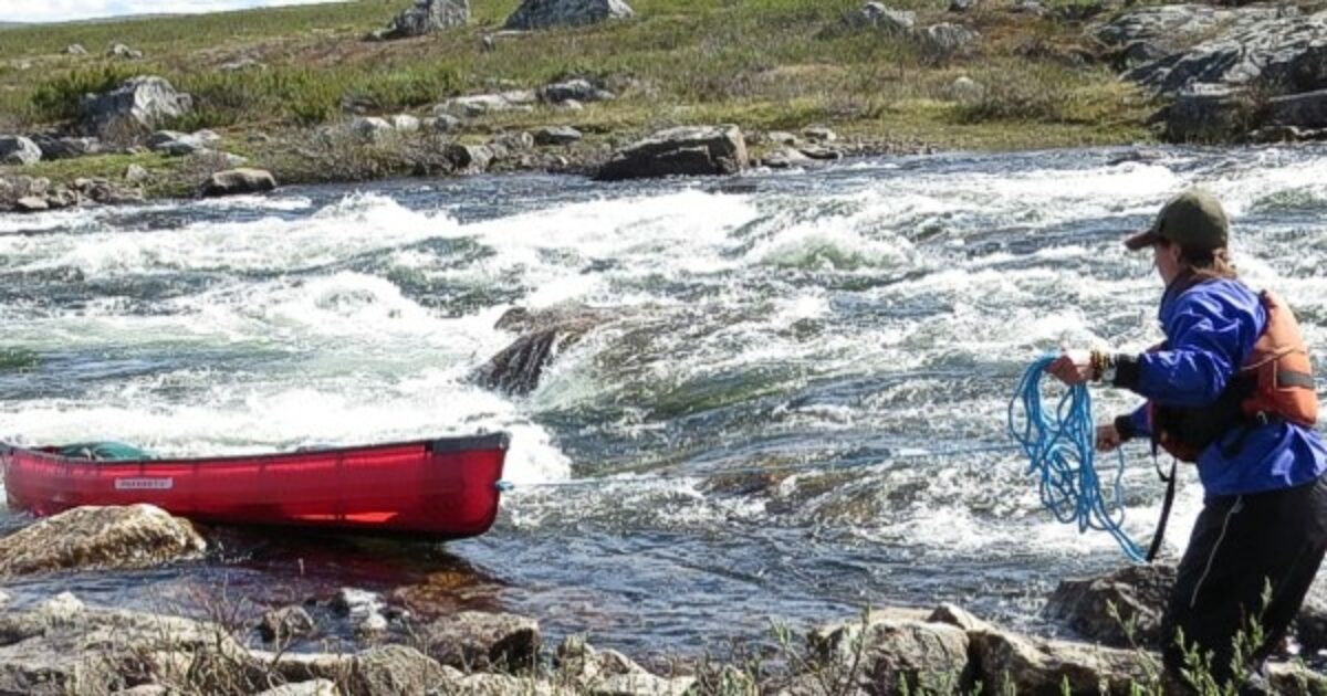 Lining a Canoe with a Single Rope