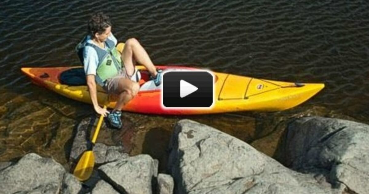 How to Get Into and Out Of a Kayak Smoothly